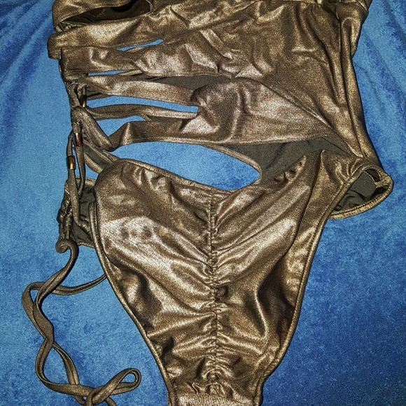 Authentic Beach Bunny Wind It Up Kardashian 5108 - Picture 6 of 7